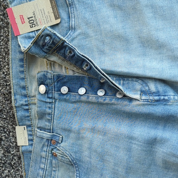 NWT Men's Levi 501 Stretch Button fly - Picture 3 of 6